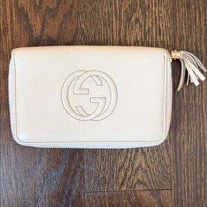 Gucci off white Leather wallet